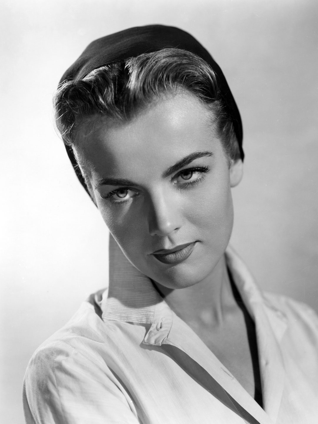 Joanna Barnes